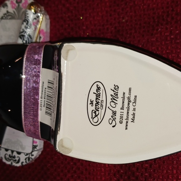 Soul mates Pink & Black paisley design it hold Pad and pen New. Porcelain shoe - Picture 4 of 4